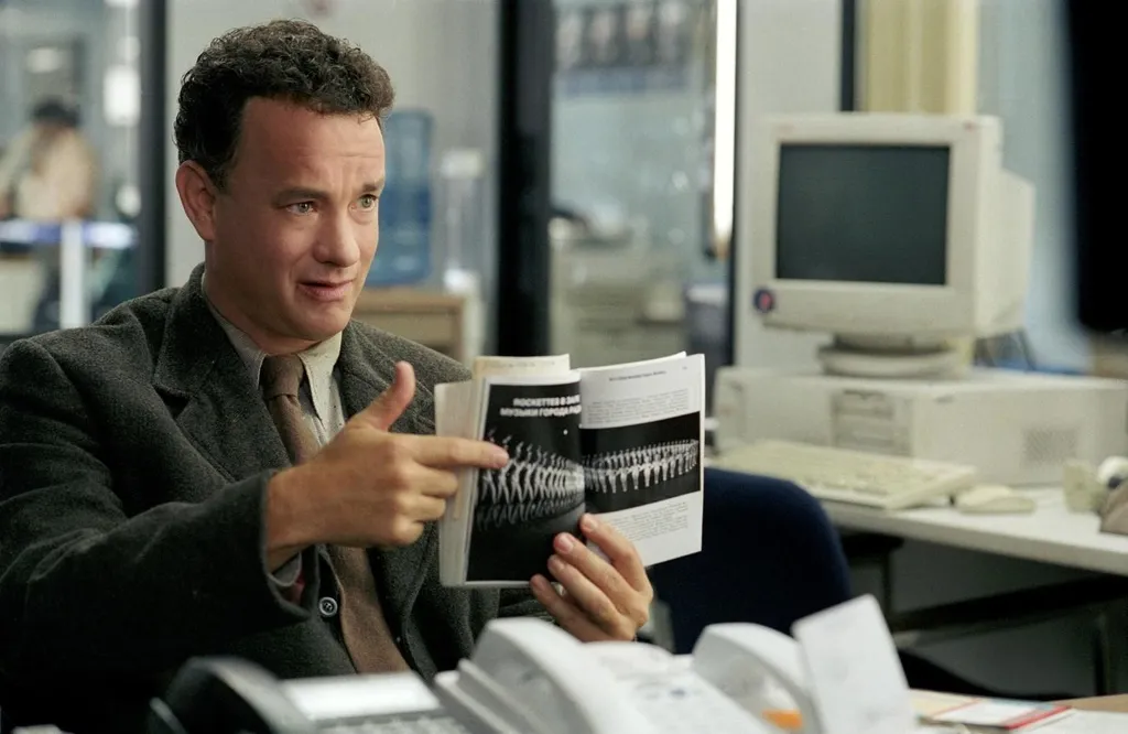 Synopsis and Review of The Terminal: Tom Hanks's Best Performance